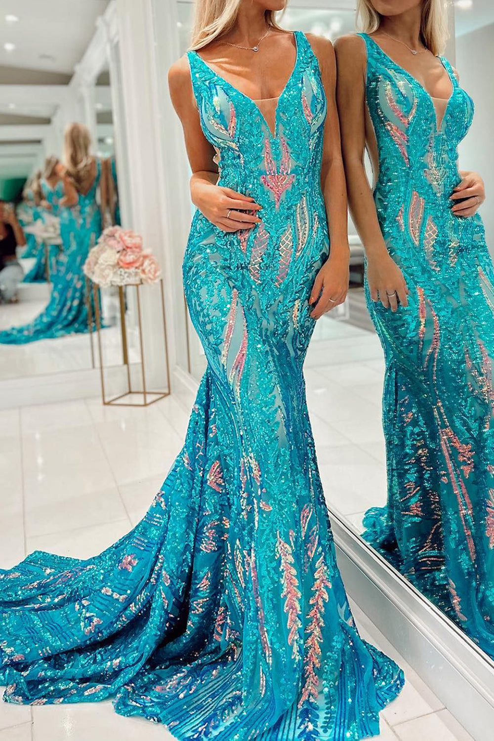 Gorgeous Sparkly Mermaid V-Neck Long Prom Dress With Sequins